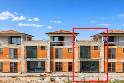 Mediteranes Reihenhaus, 2 km vom Zentrum von Poreč und dem Meer entfernt - in Bau