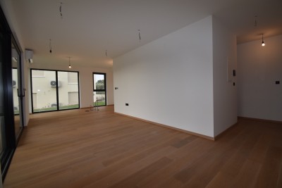 Wohnung im Erdgeschoss von 82 m2 in einem neuen Luxusgebäude 600 m vom Meer entfernt - in Gebäude 1