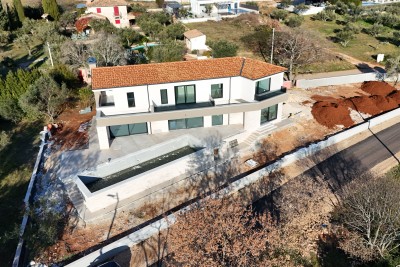 A beautiful modern villa in a quiet location with a sea view - under construction 4