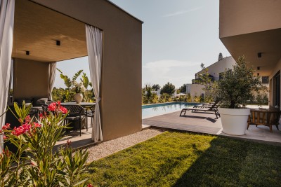Luxury villa with pool near the sea 34