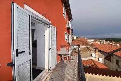 OPPORTUNITY! Renovated apartment with a balcony in the heart of the old town
