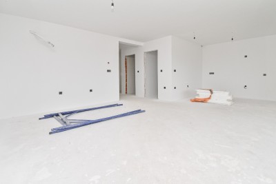 Luksuzan stan na 1. katu s prostranom natkrivenom terasom – mirna lokacija, 3 km od mora 9