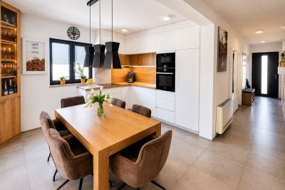 Novigrad – Modern End-Terrace House with Rooftop Terrace and Garden, 500 m from the Sea 3