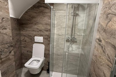 Šarmantna kamena kuća u nizu s pogledom na more 15