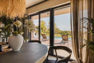 Luxury villa with pool near the sea 7