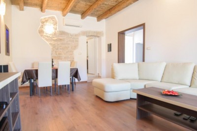 Casa in pietra d'Istria con vista mare e 4 appartamenti di lusso 24