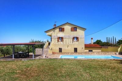 Istria, Porec area - Apartment house with pool and sea view 3
