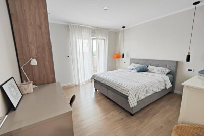 Novigrad, kuća sa bazenom i lijepim vrtom samo 2km od mora 14