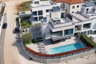 Poreč-Luksuzna vila s pogledom na more500 m od plaže, wellness i rooftop jacuzzi 41