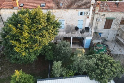 Bella casa in pietra in un posto tranquillo non lontano dal mare