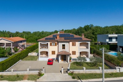 Poreč okolica, kuća s 4 stana i bazenom 8 kilometara do mora 22