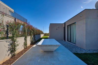 Moderna luksuzna vila s bazenom i panoramskim pogledom na more 40