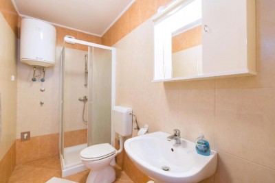 Novigrad – Dva apartmana u jednom stanu u zgradi s bazenom 4