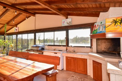 Ekskluzivna kuća – oaza mira s bazenom i garažom 33