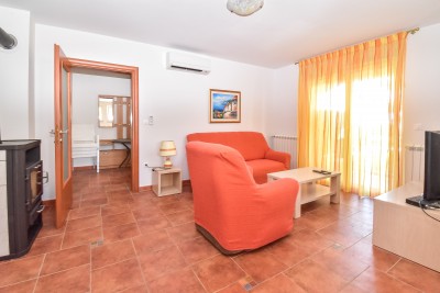 Ekskluziva! Dvojna kuća s bazenom i pogledom na more 9