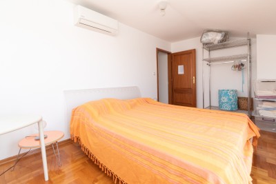 Dvoetažni stan s panoramskim pogledom na more i garažom 22