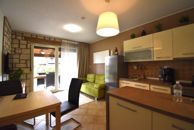 Beautiful furnished apartment on the ground floor in a quiet location with nice land 9