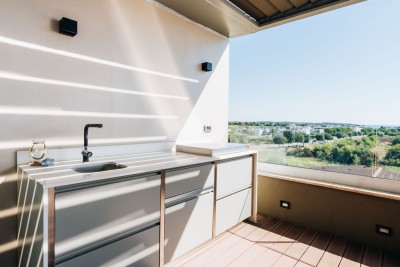 Novigrad – Luksuzni penthouse s terasom i pogledom na more 10