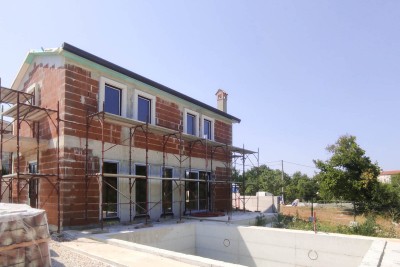 Una villa con piscina nell'Istria centrale in una posizione tranquilla - nella fase di costruzione