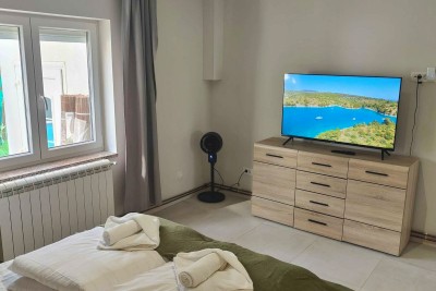 Umag okolica, dvojna kuća s dva odvojena stana i bazenom 15
