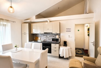 Novigrad area, stone terraced house 800 m from the sea 6
