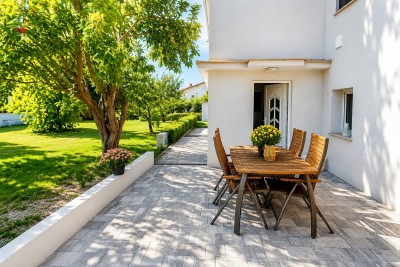 Novigrad – moderan stan u prizemlju, u blizini mora i plaže