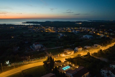 Lussuosa villa confortevole con piscina e vista mare vicino alla città 50