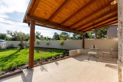 Renovirana istarska ljepotica s bazenom i prostranim dvorištem 26