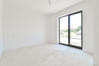 Moderna kuća s bazenom i vrhunskom opremom 11