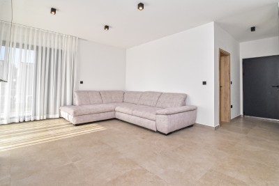 Moderna prizemnica s bazenom na mirnoj lokaciji 7