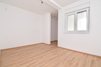 Modernes Apartment im 1. Stock mit zwei Terrassen mit Meerblick, nur 700 m vom Meer und dem Yachthafen entfernt 13