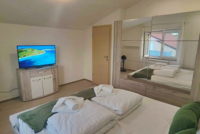Umag okolica, dvojna kuća s dva odvojena stana i bazenom 3