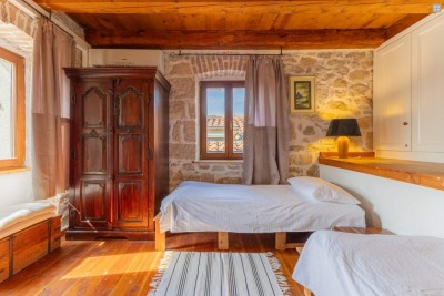 Poreč okolica – šarmantna kamena kuća s bazenom 15