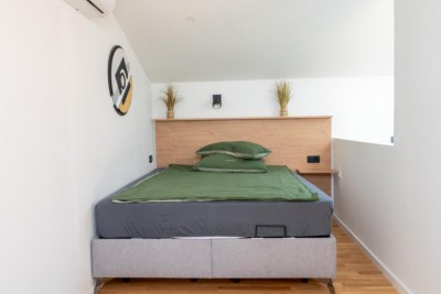 Renovirana kuća s bazenom u mirnom okruženju 17