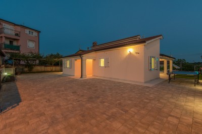 House with swimming pool near Poreč 35