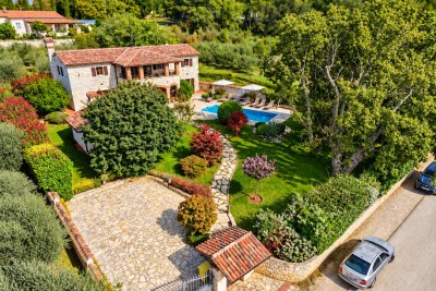 Poreč okolica, predivna kamena vila sa velikim vrtom 36