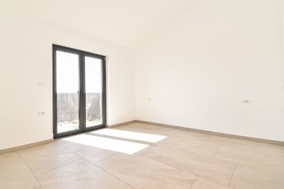 Mediteranska kamena vila s panoramskim pogledom i prostranim dvorištem 28