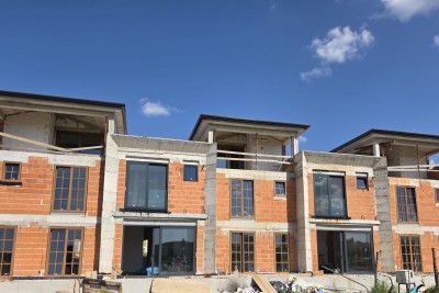 Mediteranska kuća u nizu 2km od centra Poreča i mora - u izgradnji 8