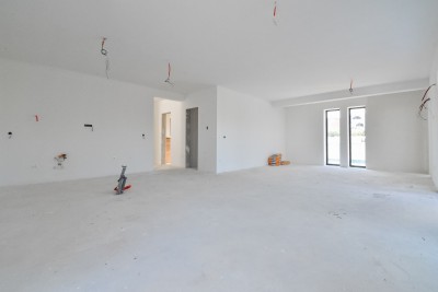 Moderna kuća s bazenom i vrhunskom opremom 7