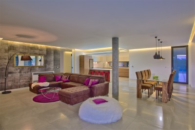 Luxury villa of modern design and style 11