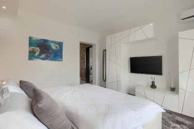 Luksuzna samostojeća vila s bazenom, wellness prostorom i uređenom okućnicom 21