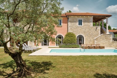 Beautiful villa with heated pool in the center of Istria