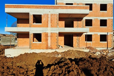 Apartment with a large yard on the ground floor of a new building, 7 km from Poreč - under construction
