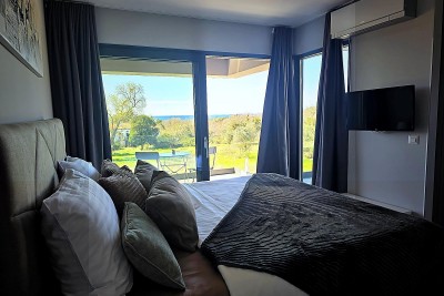 Poreč-Luksuzna vila s pogledom na more500 m od plaže, wellness i rooftop jacuzzi 25