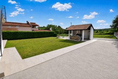 Poreč nei dintorni – ampia casa con 3 appartamenti, grande giardino e potenziale per piscina 8