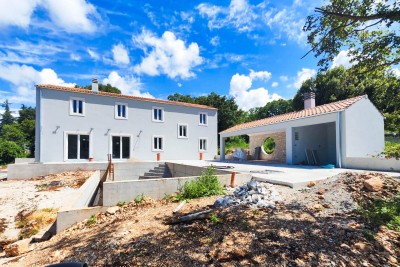 A spacious new house with a swimming pool in a quiet location - under construction