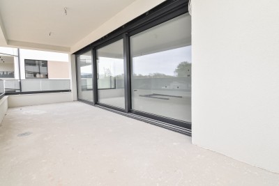 Luksuzan stan na 1. katu s prostranom natkrivenom terasom – mirna lokacija, 3 km od mora 11