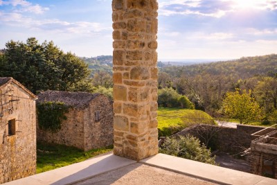 EKSKLUZIVNA PRODAJA – autentična istarska kamena kuća s pogledom na more, renovirana 2025. 4