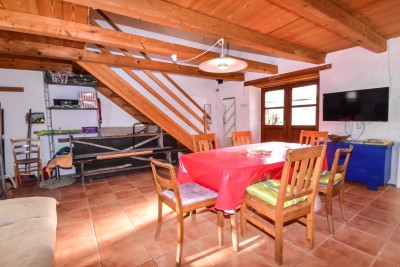 Affascinante casa in pietra istriana con cortile 8