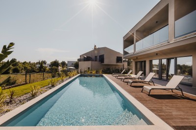 Luxury villa with pool near the sea 27